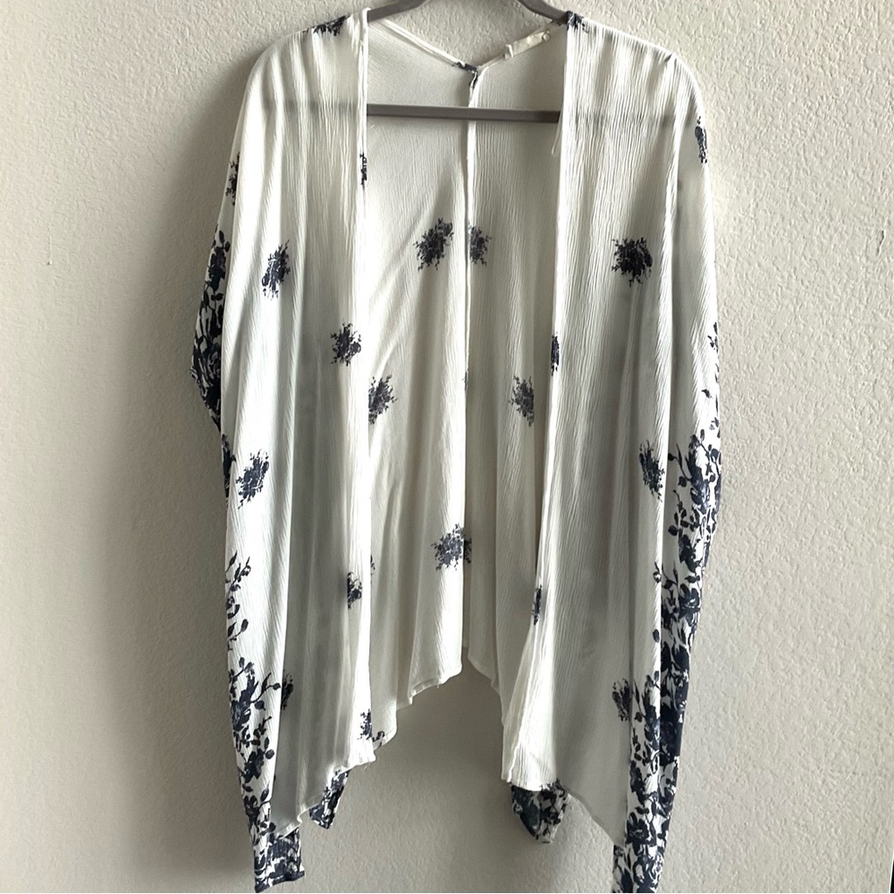 Altar'd State White Open-Front Floral Kimono Cardigan